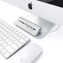 Load image into Gallery viewer, Aluminum USB 3.0 Hub &amp; Card Reader
